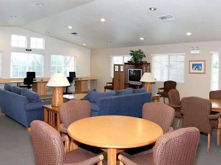 Suncrest — Photo 11