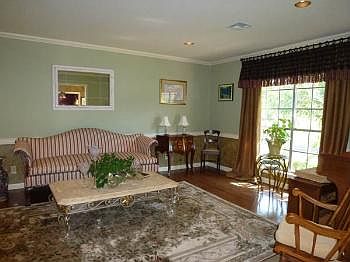 5th image of 3010 White Oak Dr