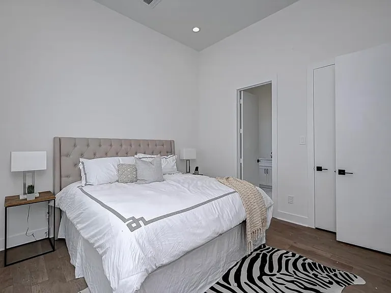 6127 W Montgomery Rd — Photo 6