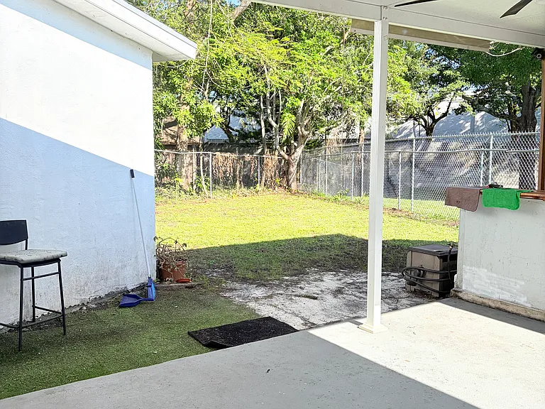 1800 SW 82nd Ter — Photo 14