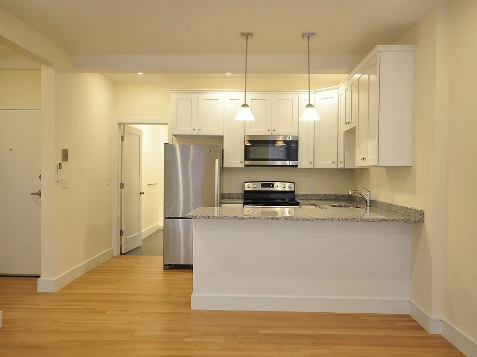 877 Beacon St #4