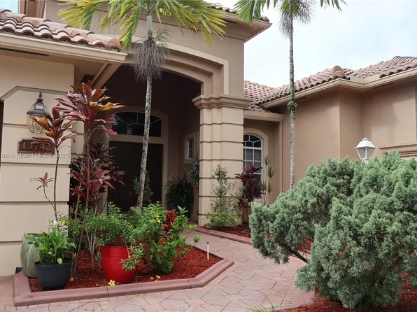 13742 NW 11th Ct, Pembroke Pines, FL 33028