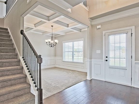 5th image of 340 Cambrian Dr