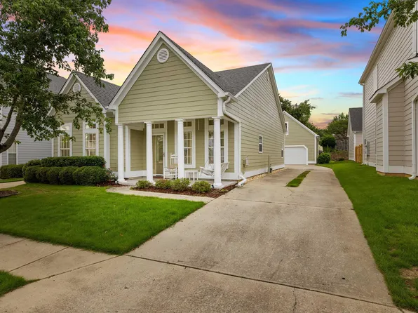 5446 Camellia Ln, Trussville, AL 35173