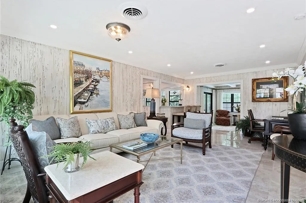 3 bed, 2.0 bath, 1800 sqft, $6,000 — Photo 3
