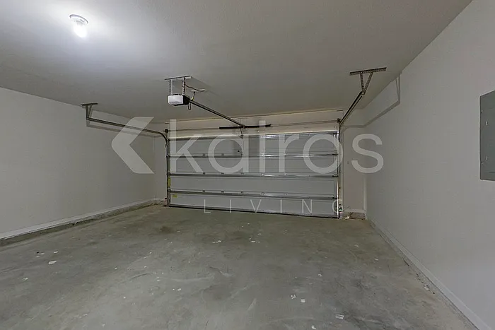 880 Whispering Creek Ave — Photo 17