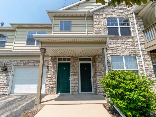 N17W26529 Meadowgrass CIRCLE #B, Pewaukee, WI 53072