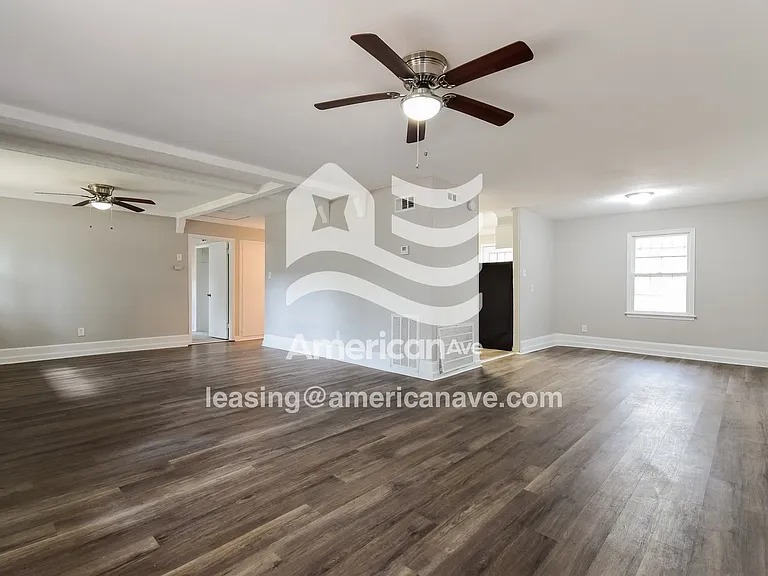 332364_005_wm_-_living_room_13547580.jpg