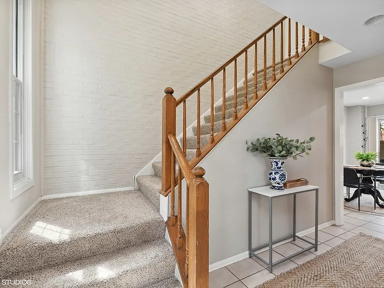 124 W Austin Ave — Photo 4