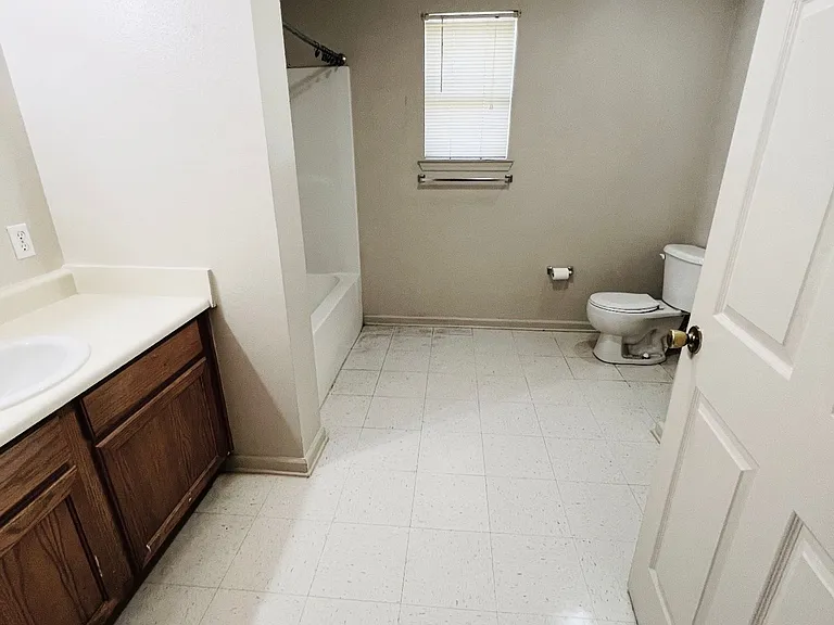 816 Martin Luther King Jr Dr — Photo 19
