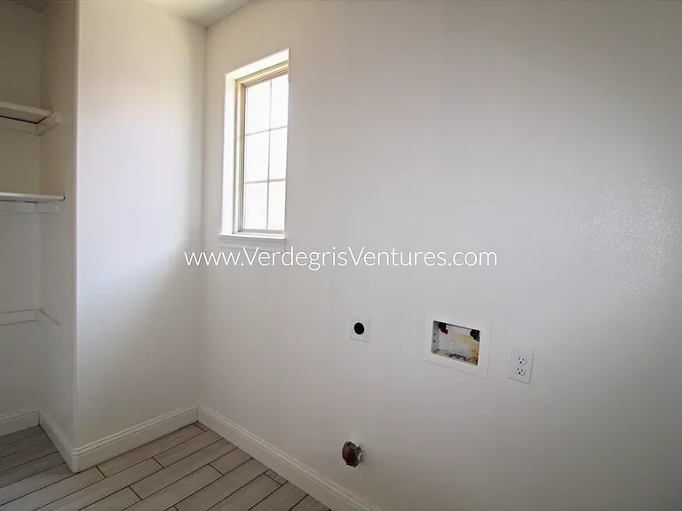 209 E Barron Ave — Photo 14