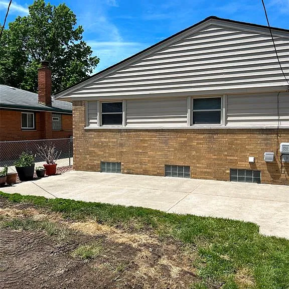 24820 Culver St — Photo 22