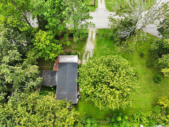 5th image of 949 Calvert Dr