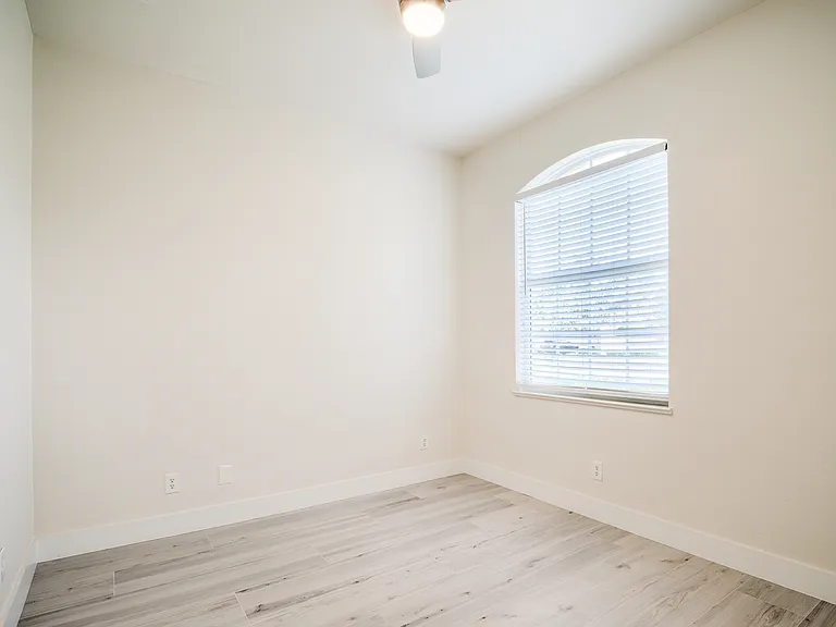 14854 Toscana Way — Photo 32