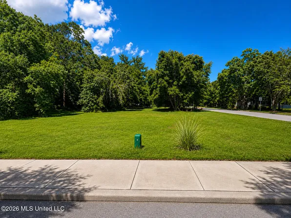 250 Lee St, Biloxi, MS 39530