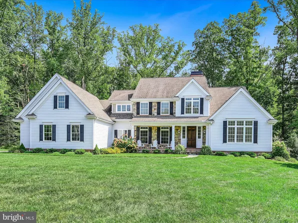 211 Arrowwood Ln, Chadds Ford, PA 19317