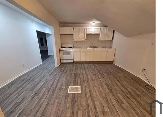 2nd image of 1702 Buchanan Ave SW