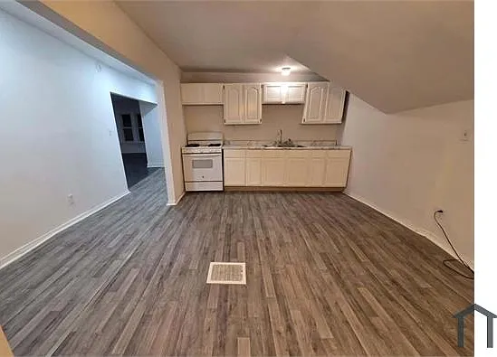 1702 Buchanan Ave SW — Photo 2
