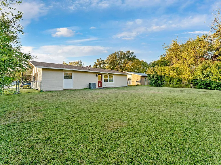 Castleton Dr — Photo 13