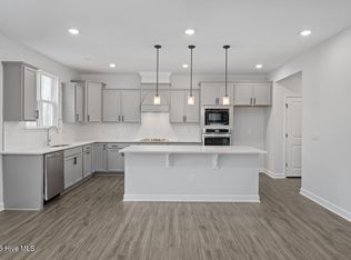 323 Queensferry Ln, Aberdeen, NC 28315