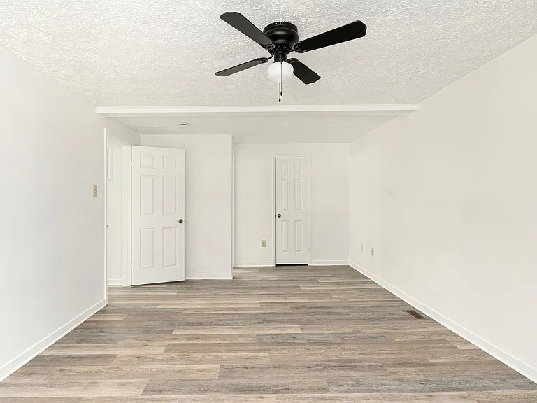 10905 Holleybrooke Dr — Photo 33