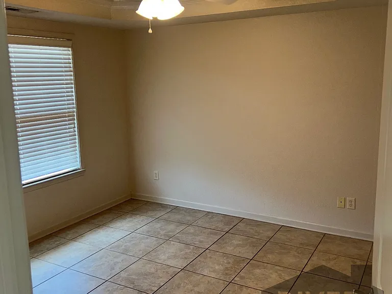 100 Deerbrooke Ln — Photo 7