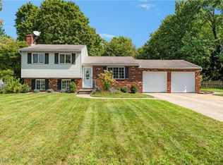 1355 Homesite Dr, Stow, OH 44224