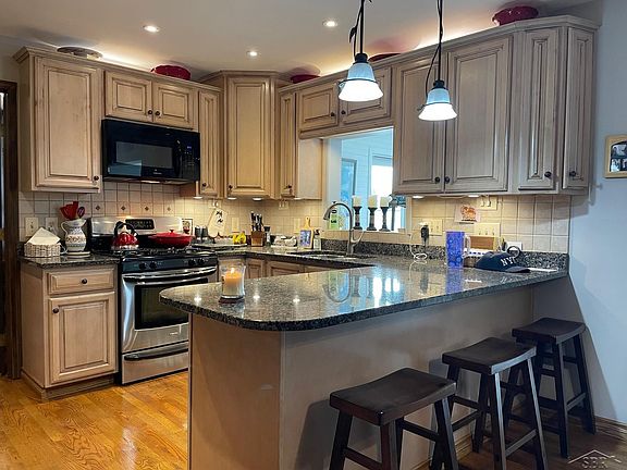 5th image of 3091 Wintergreen Dr W