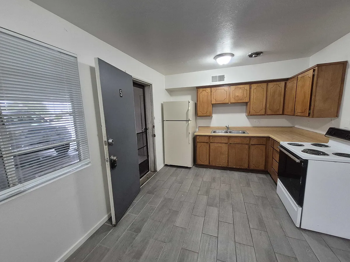 Building Photo - 222 E 30th St #5