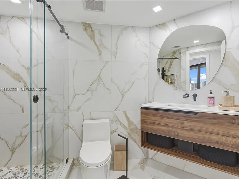 3000 Island Blvd #1501 — Photo 15