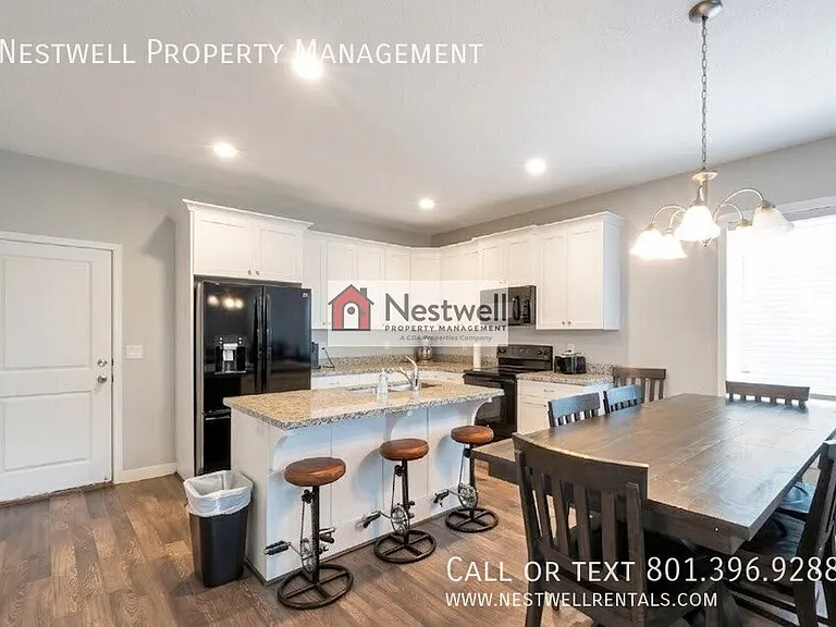 5452 W Clouds Rest Ln — Photo 2