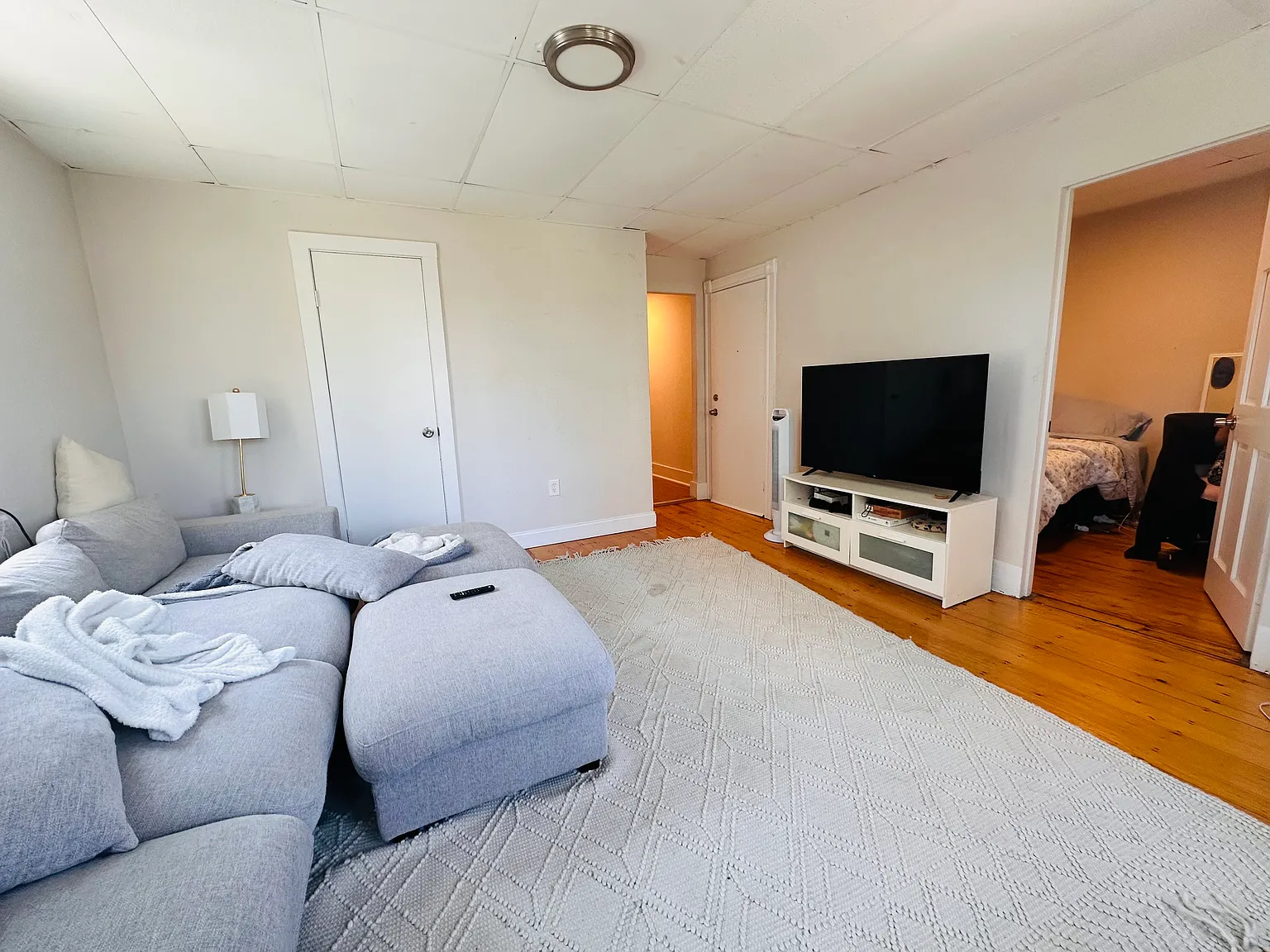 3 bed, 1.5 bath, $4,200 — Photo 3