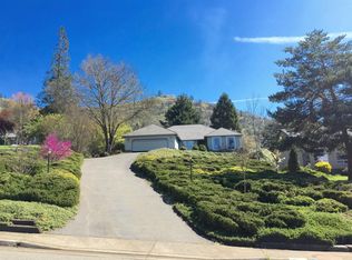 761 NE Tokay Hts, Grants Pass, OR 97526