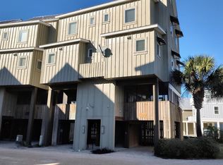 398 Pirates Landing Dr, Carrabelle, FL 32322