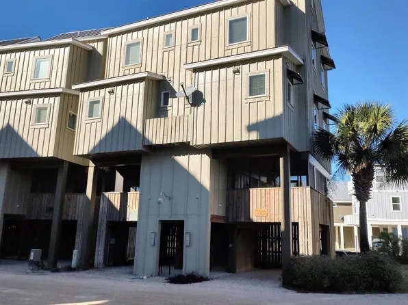 398 Pirates Landing Dr, Carrabelle, FL 32322