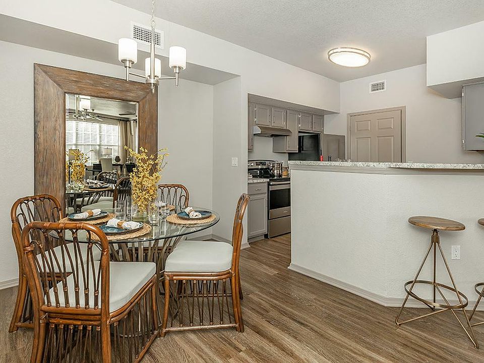 Elegant Dining Room in Apartments at Lifestyles at Pellicano, El Paso