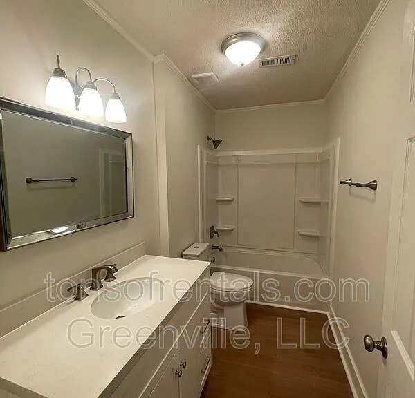 521 W Robinson St — Photo 4