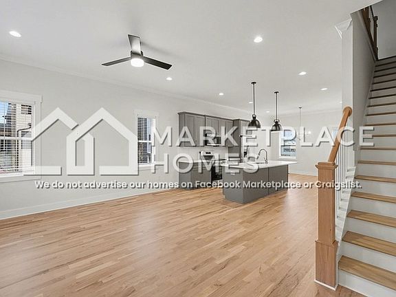 5th image of 1034 E Trinity Ln #D