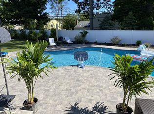 27 Landview Dr, Kings Park, NY 11754