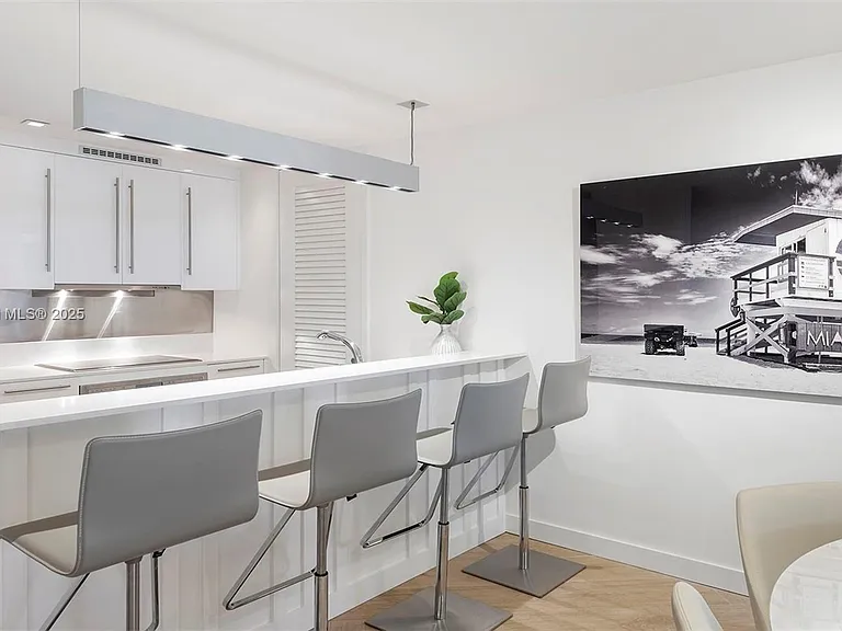 2201 Collins Ave #804 — Photo 10