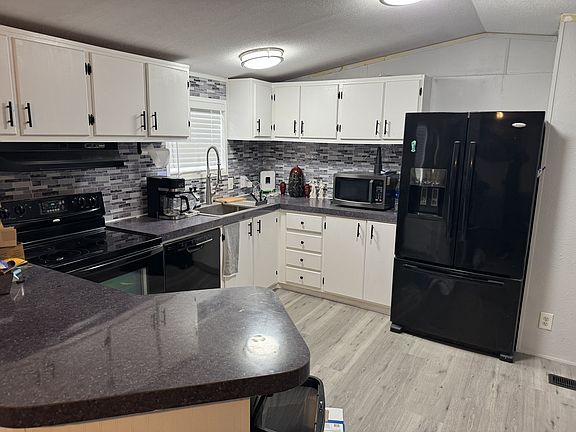 3rd image of 2595 Waterfront Park Dr