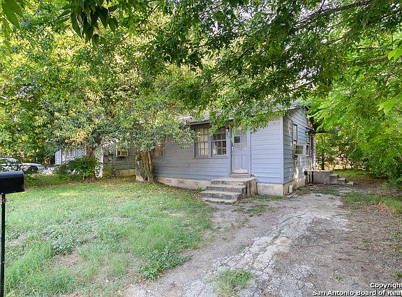 3rd image of 219 Lucas St