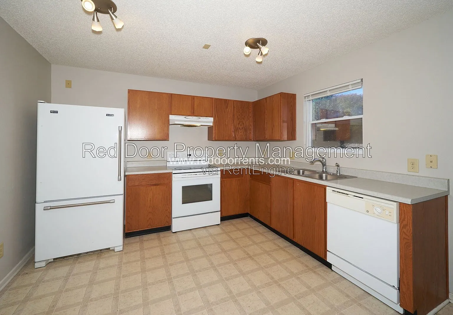 3 bed, 2.5 bath, 1792 sqft, $1,855 — Photo 3