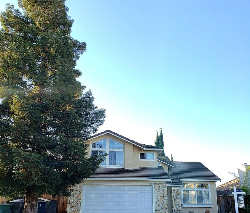 2nd image of 1950 Foxwood Ct