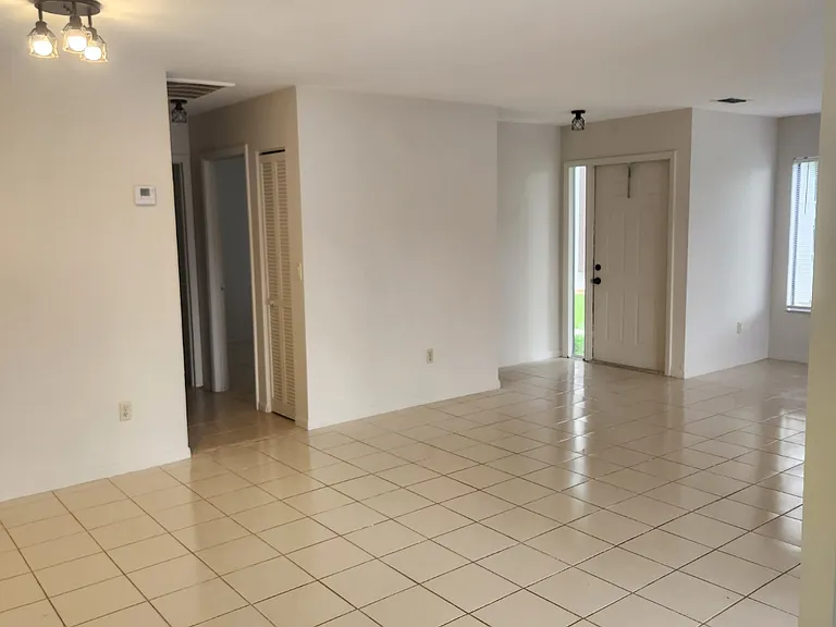 9712 Saratoga Park Ct — Photo 38