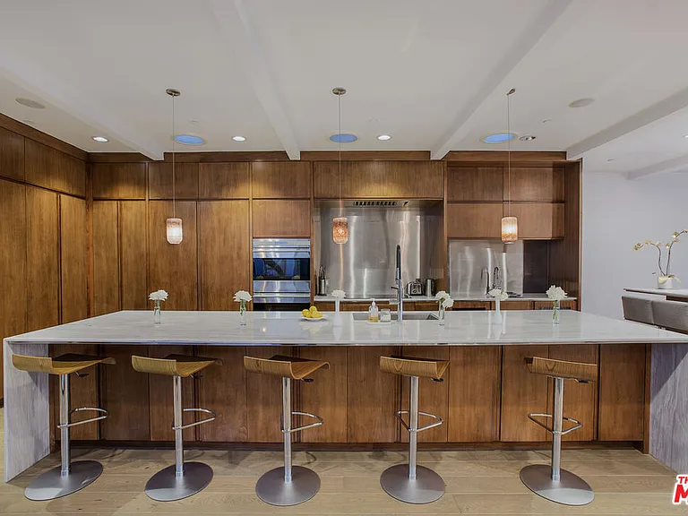 2105 E Balboa Blvd — Photo 18
