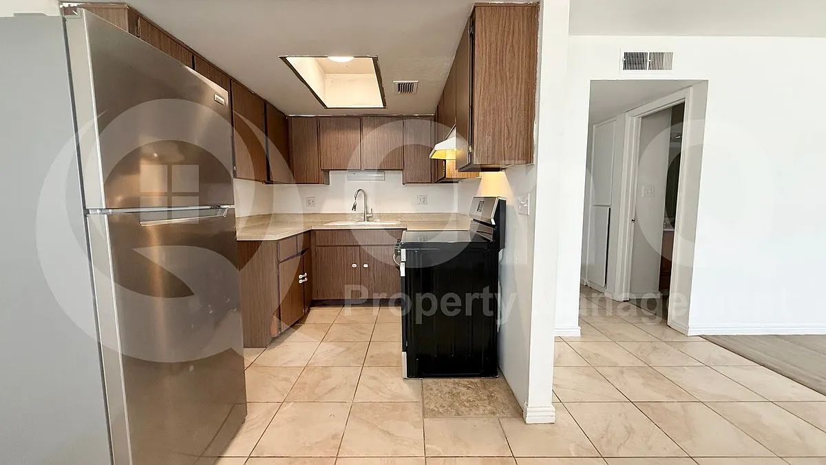 2 bed, 1.0 bath, 835 sqft, $1,250 — Photo 2