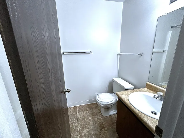 Charter Oaks Apartments — Photo 41