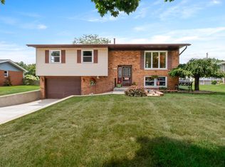 947 Mohawk Dr, Crown Point, IN 46307