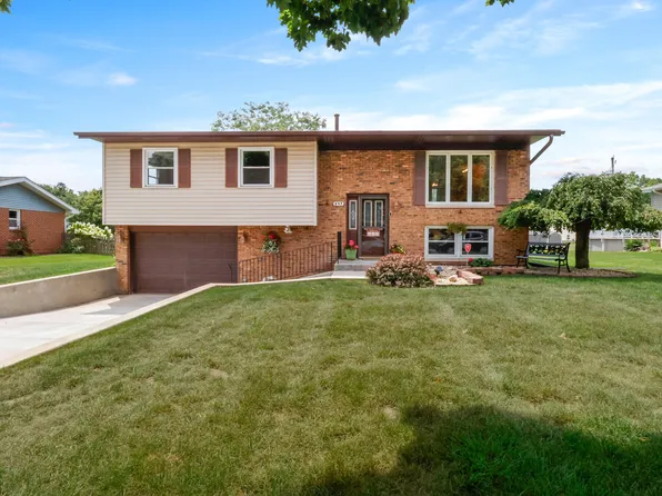 947 Mohawk Dr, Crown Point, IN 46307